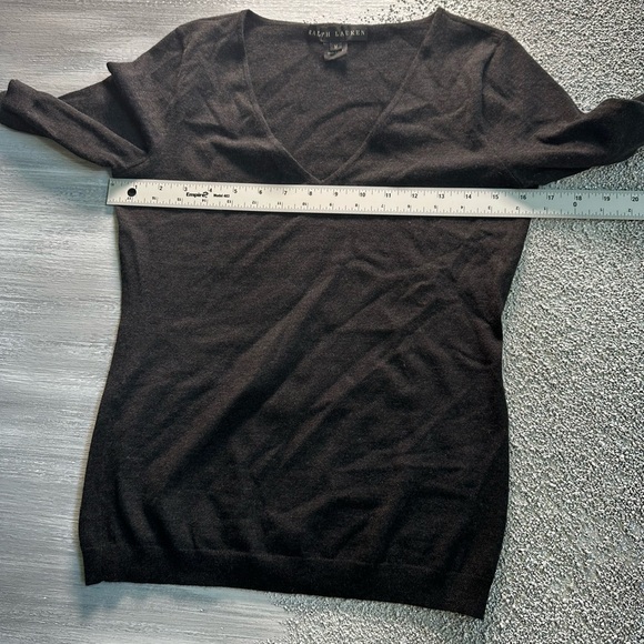 Ralph Lauren Elegant Black V-Neck Sweater - Picture 5 of 7